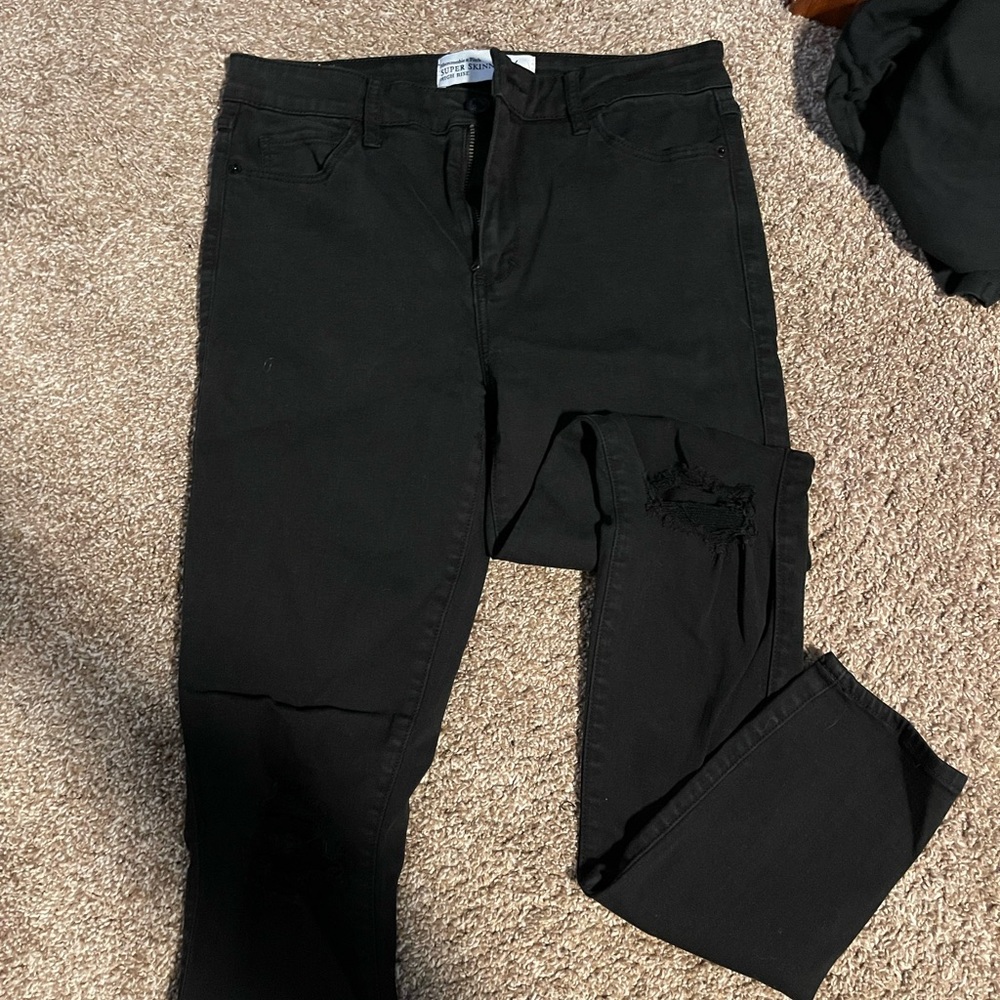 Abercrombie and Fitch Distressed Knee Black Skinny Jeans